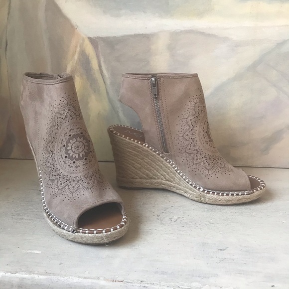 NWOT Peep Toe Ankle Wedge Booties With Open Heel - Picture 1 of 8